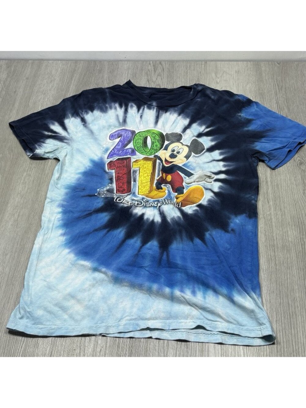 Men’s Disney Mickey Mouse Medium Disneyland resort Blue Tie Dye 2011 T-shirt